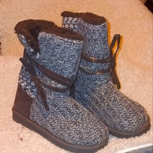 Mukluks (brand) US women's size 6 blue and gray winter boots